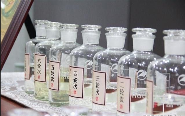 茅公坊大讲坛之酱香型白酒执行标准是什么,不想喝到勾兑酒,这些知识你应该懂