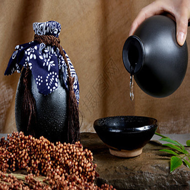 行业冷淡头部酱酒加码，重阳下沙季，郎酒等头部酒企布局扩产