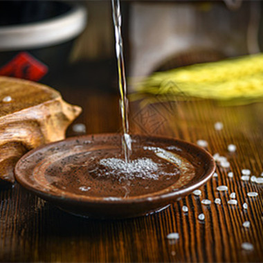 茅公坊大讲堂：中国人送礼为什么喜欢送白酒？