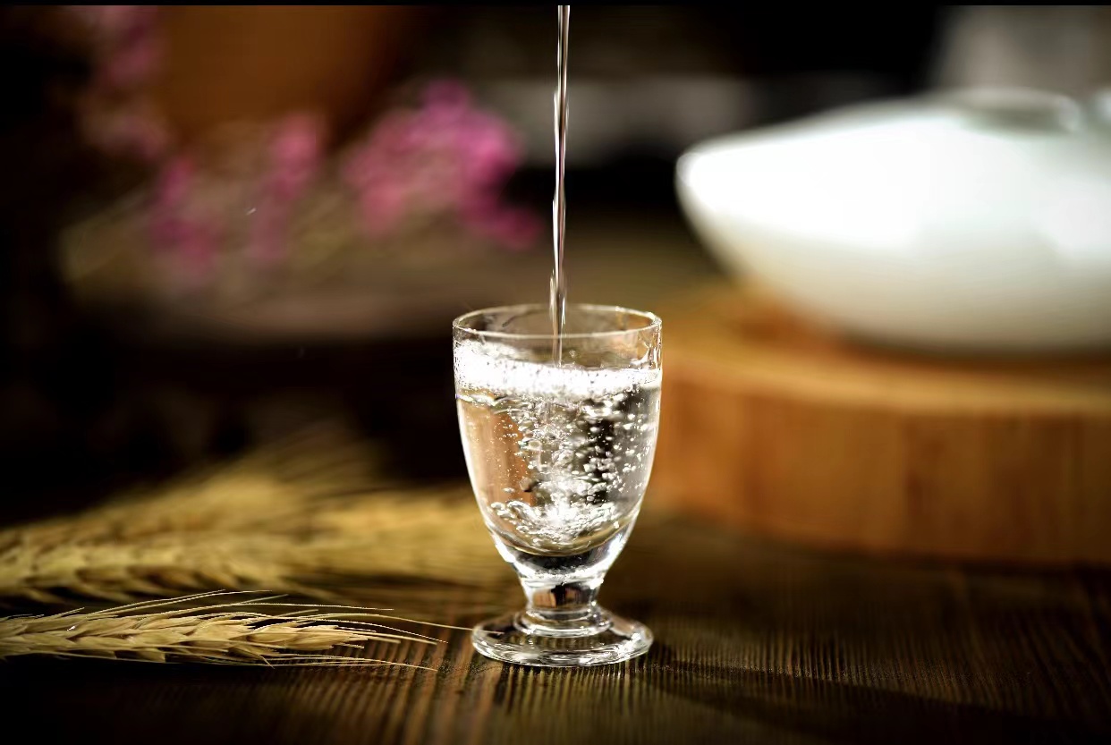 茅公坊大讲堂：酱酒为什么要“小杯细品慢饮”？