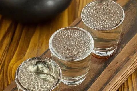 茅公坊大讲堂: 为何喝酱酒一定要配矿泉水？